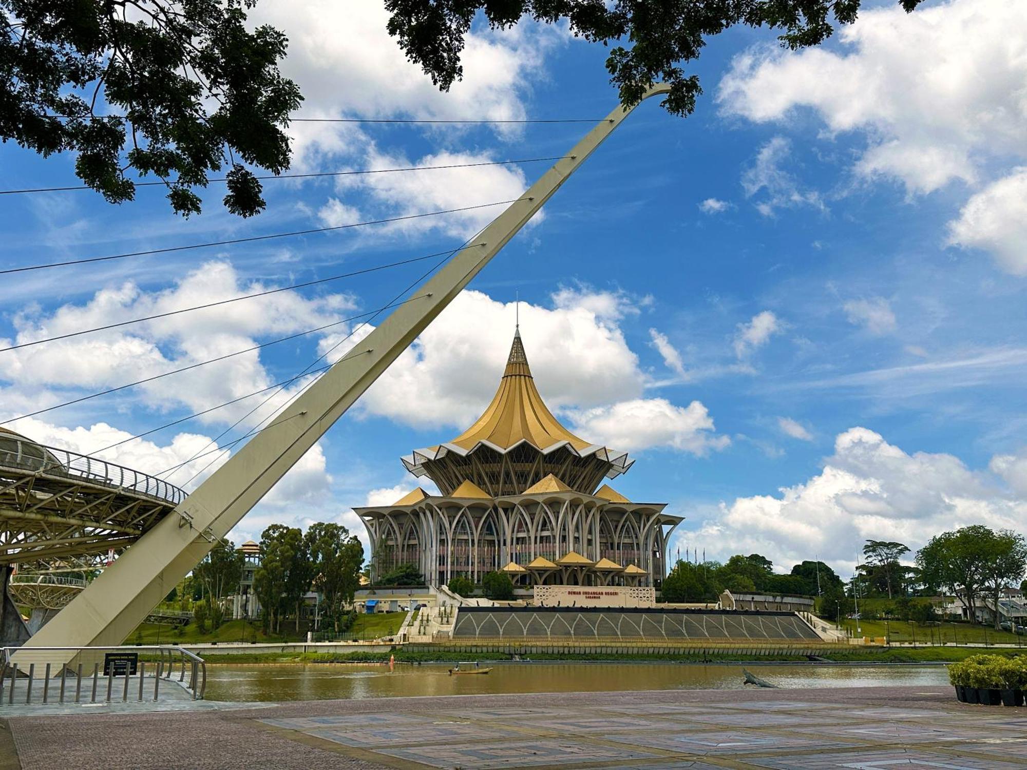 Sheraton Kuching Hotel Exterior foto